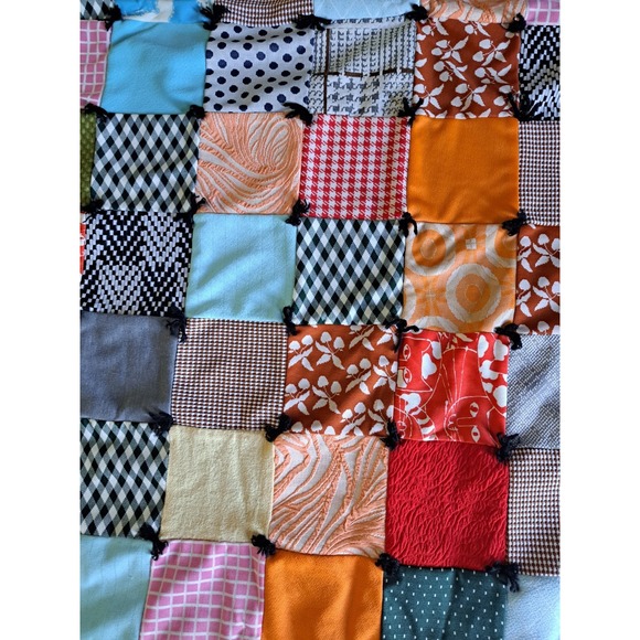 VINTAGE HANDMADE PATCHWORK QUILT 76 X 66 - Picture 7 of 9